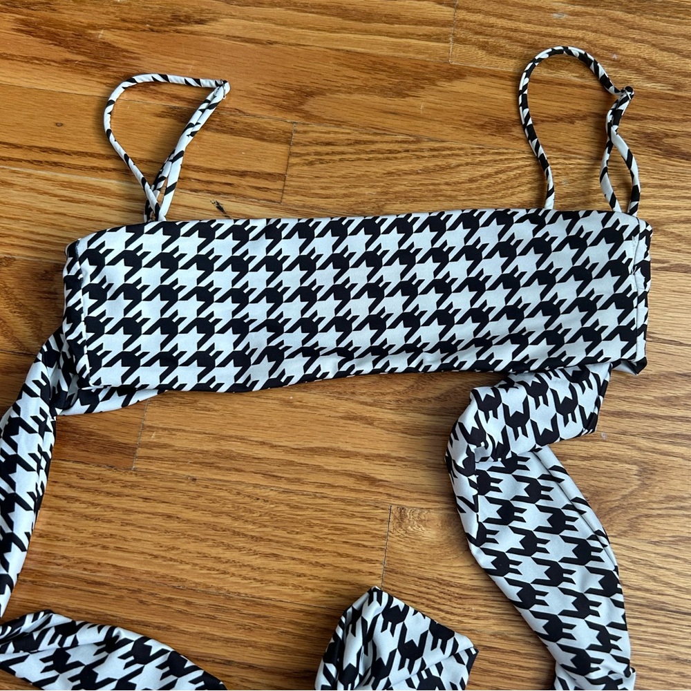 Black and white patterned bikini top